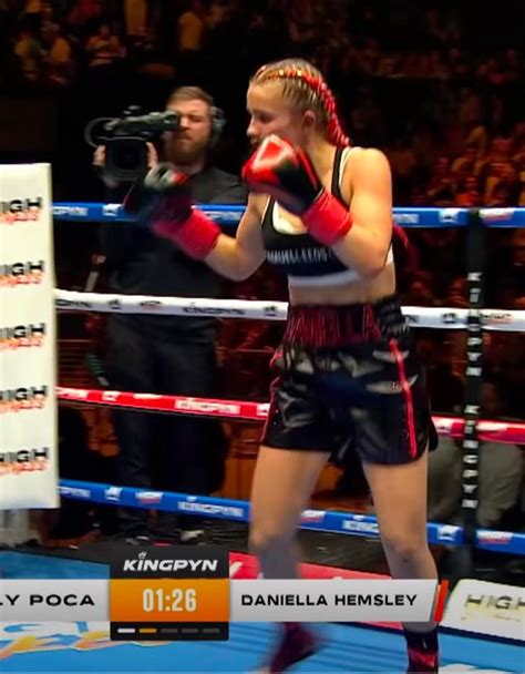 daniella hamsley flash|Boxer Daniella Hemsley Flashes After Defeating。